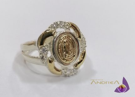 Anillo de plata 950 con baño de oro con la virgen maria.